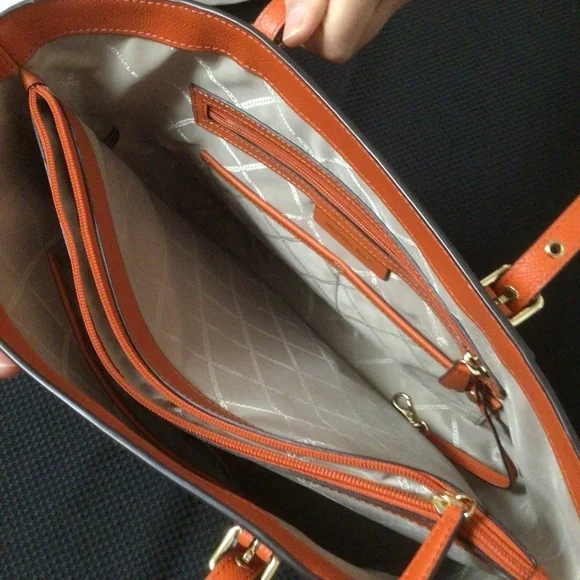 Michael Kors “Voyager” burnt orange commuter tote - Picture 3 of 5